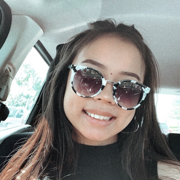 Meet your Posher, Cassidy - Picture 4 of 4